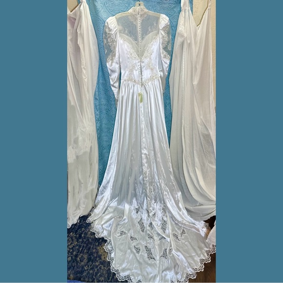 Vintage Alfred Angelo Victorian Style Wedding Dress - Model 9615 - Picture 3 of 8